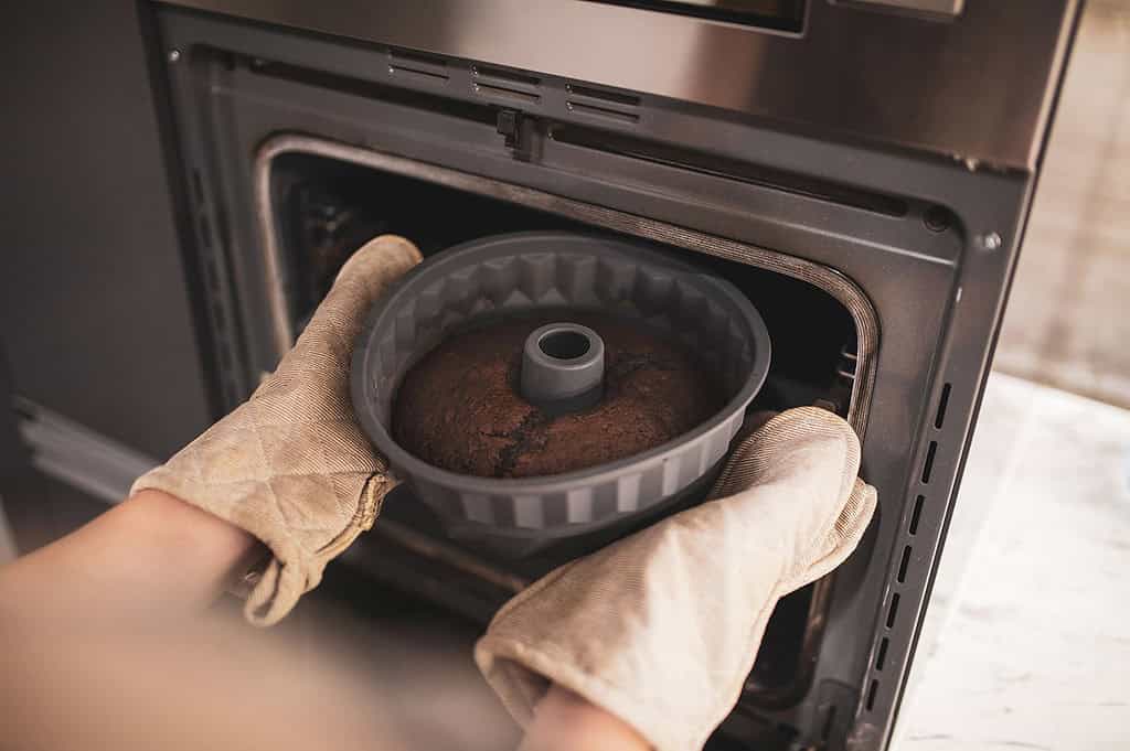 can silicone go in the oven, baking with silicone baking molds