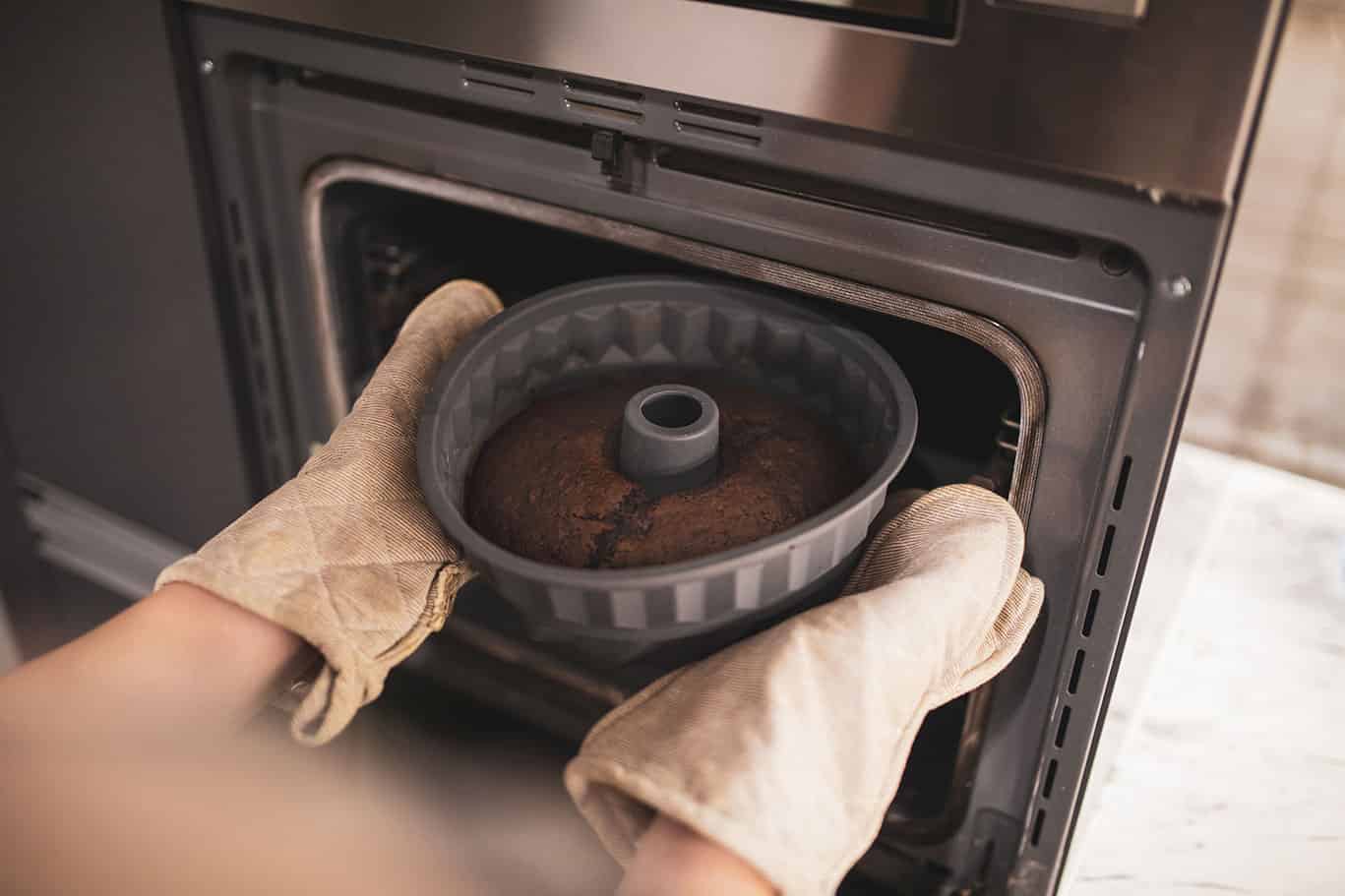can silicone go in the oven, baking with silicone baking molds